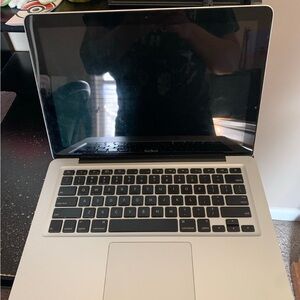 Apple MacBook - Sleek Silver Design
